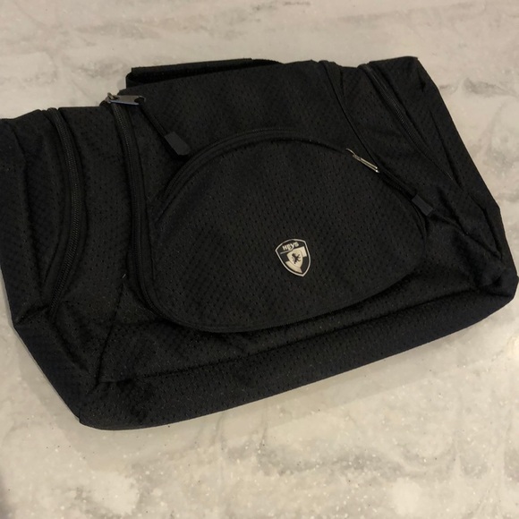 Heys black toilette bag. Lots of zip pockets EUC! - Picture 2 of 7